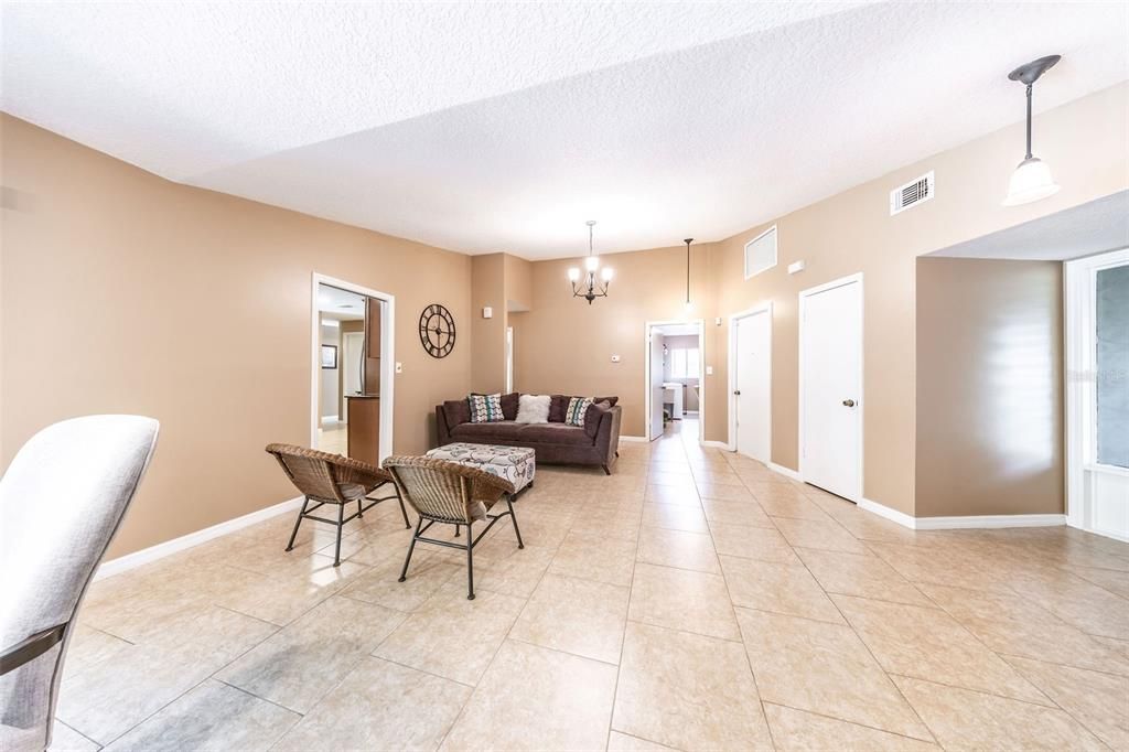 En Venta: $1,199,000 (5 camas, 3 baños, 2704 Pies cuadrados)
