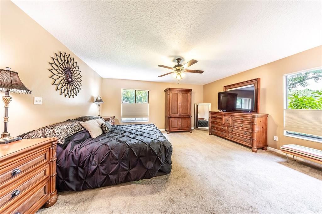 En Venta: $1,199,000 (5 camas, 3 baños, 2704 Pies cuadrados)