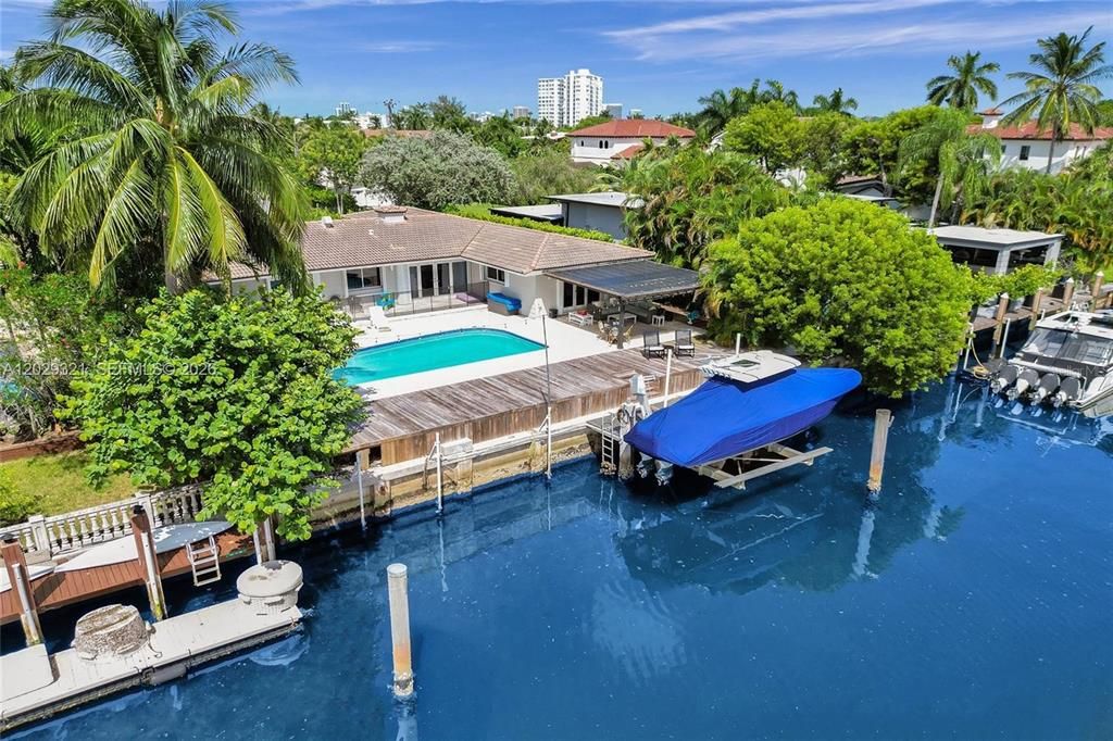 For Rent: $13,750 (4 beds, 3 baths, 2115 Square Feet)