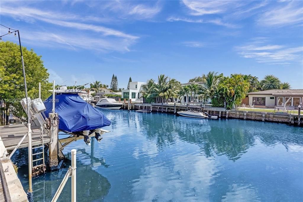 For Rent: $13,750 (4 beds, 3 baths, 2115 Square Feet)