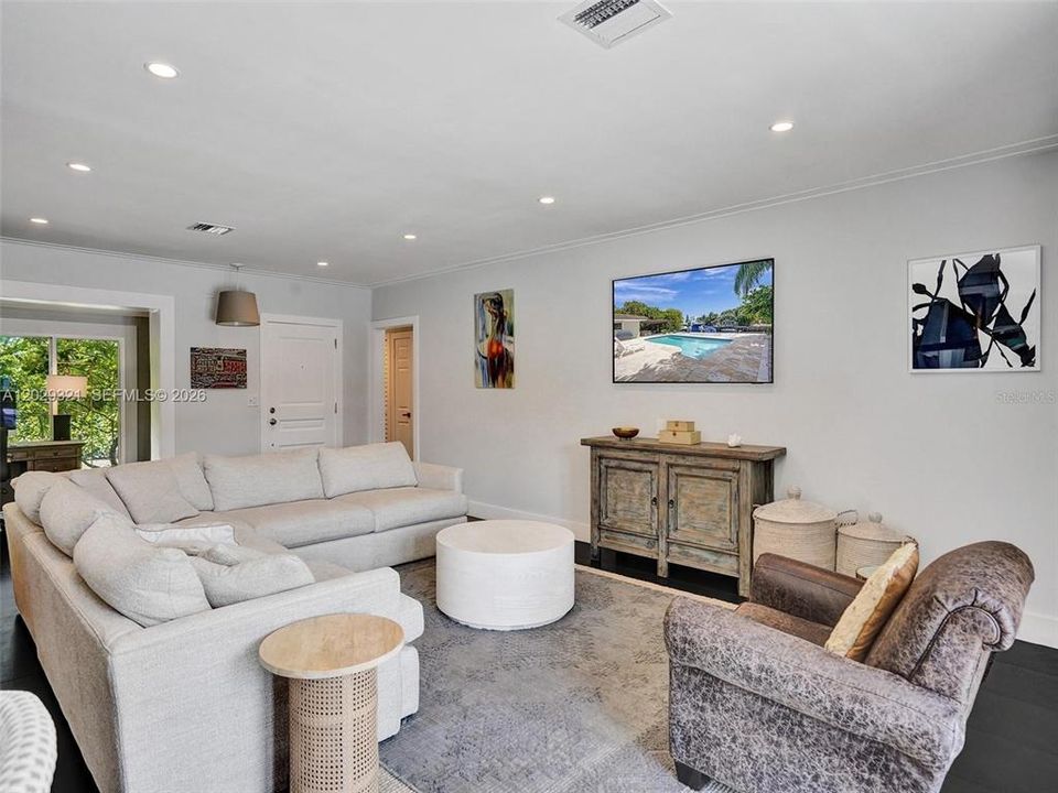 For Rent: $13,750 (4 beds, 3 baths, 2115 Square Feet)