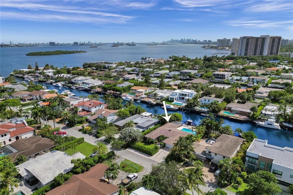 For Rent: $13,750 (4 beds, 3 baths, 2115 Square Feet)