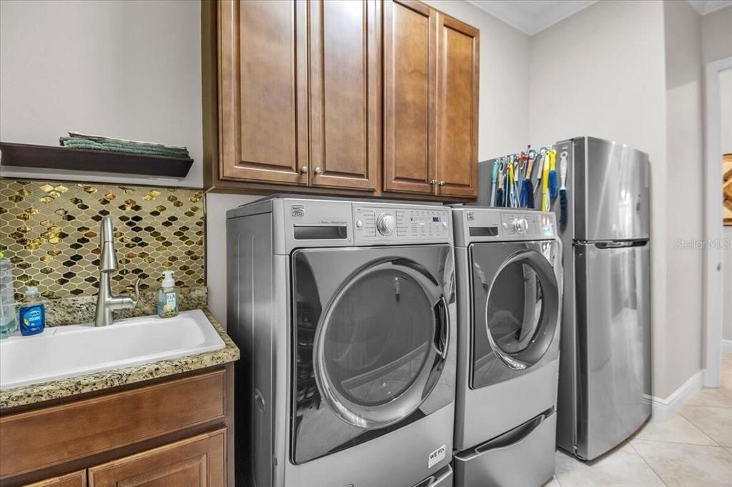 For Sale: $787,300 (3 beds, 3 baths, 2711 Square Feet)