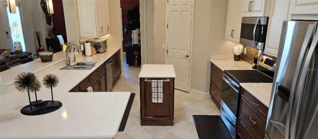 For Sale: $787,300 (3 beds, 3 baths, 2711 Square Feet)
