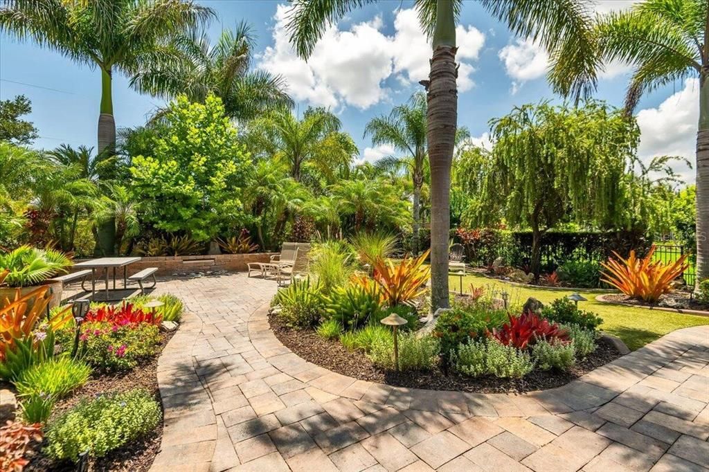 For Sale: $787,300 (3 beds, 3 baths, 2711 Square Feet)
