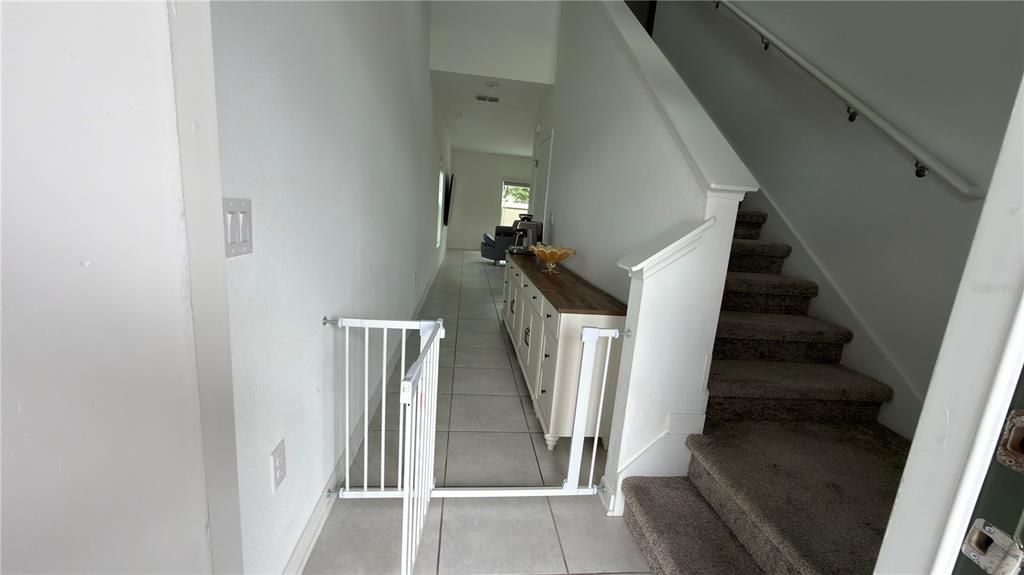 For Sale: $320,000 (4 beds, 2 baths, 1931 Square Feet)