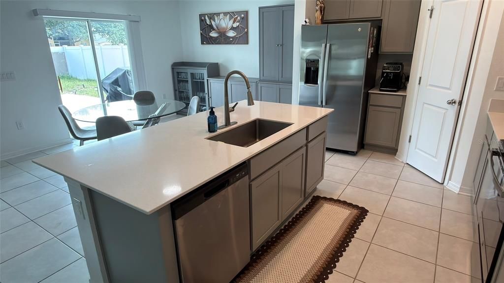For Sale: $320,000 (4 beds, 2 baths, 1931 Square Feet)
