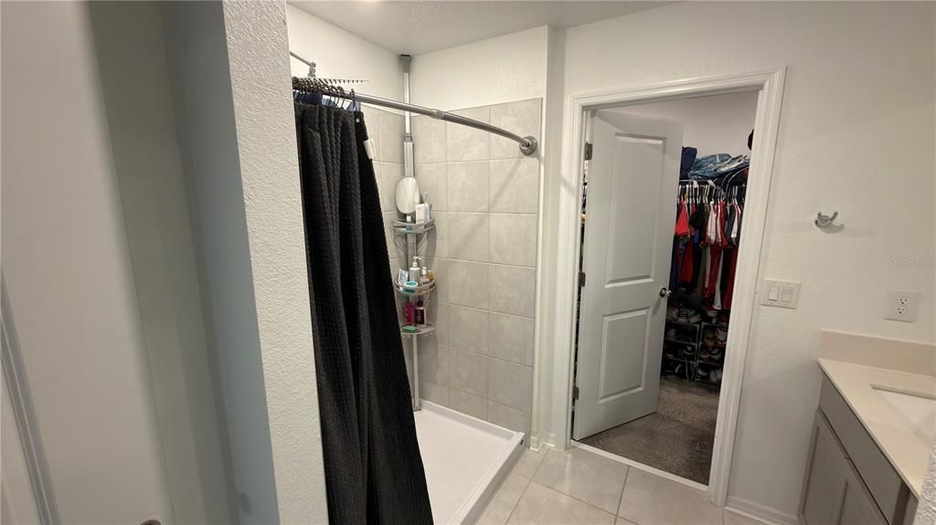 For Sale: $320,000 (4 beds, 2 baths, 1931 Square Feet)