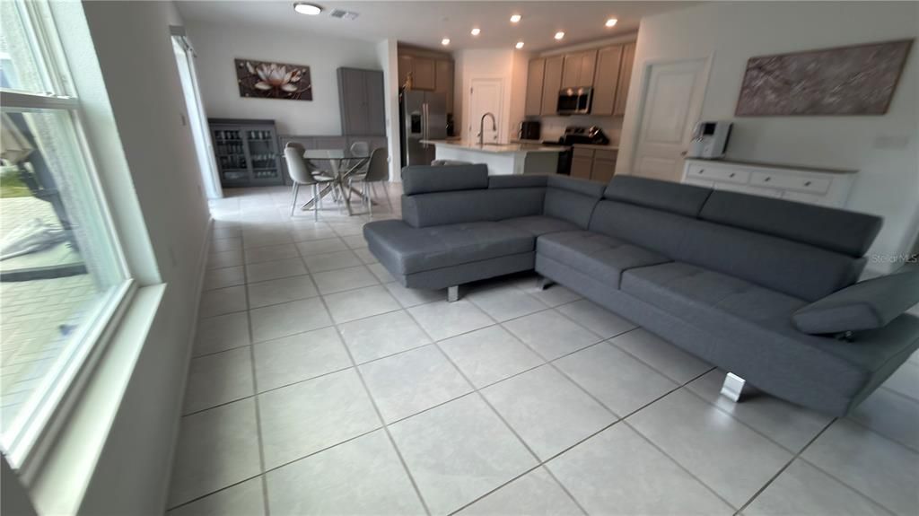 For Sale: $320,000 (4 beds, 2 baths, 1931 Square Feet)