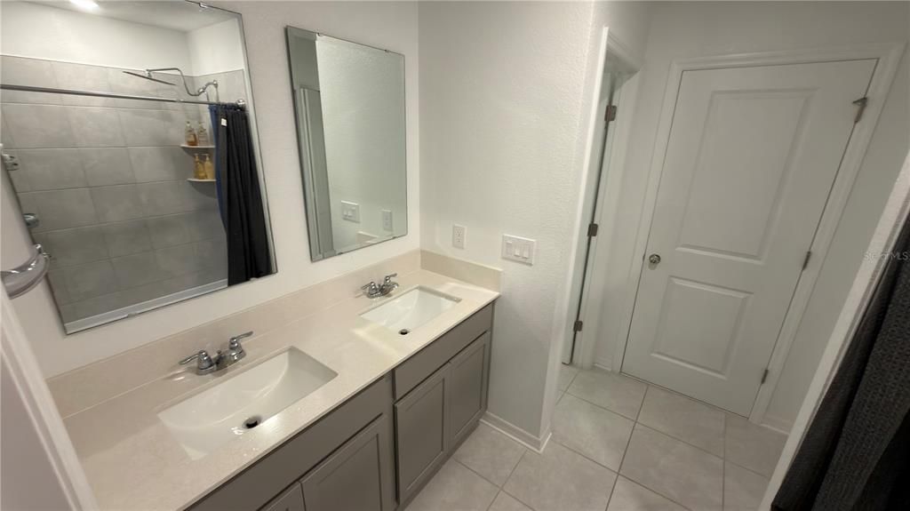 For Sale: $320,000 (4 beds, 2 baths, 1931 Square Feet)