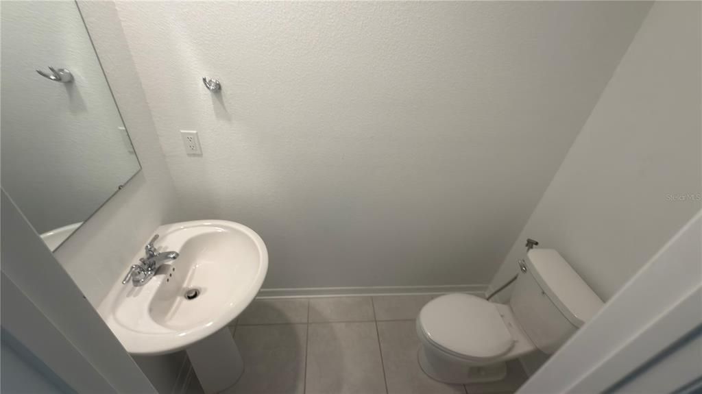 For Sale: $320,000 (4 beds, 2 baths, 1931 Square Feet)