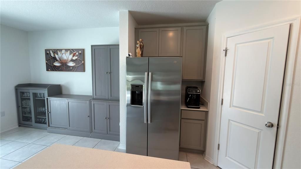 For Sale: $320,000 (4 beds, 2 baths, 1931 Square Feet)