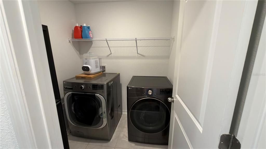 For Sale: $320,000 (4 beds, 2 baths, 1931 Square Feet)