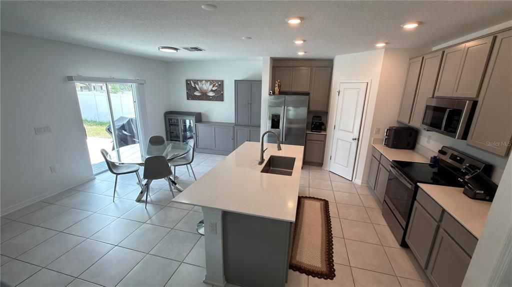 For Sale: $320,000 (4 beds, 2 baths, 1931 Square Feet)