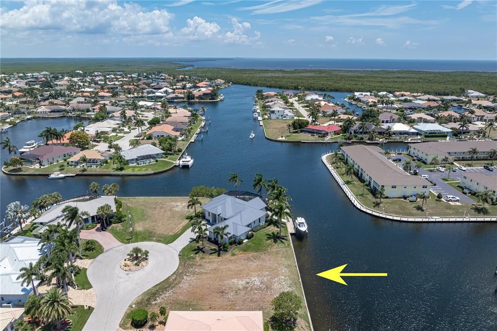На продажу: $415,000 (0.23 acres)
