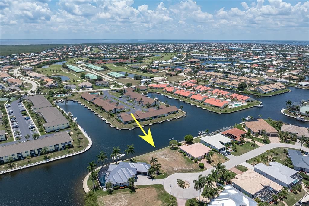 На продажу: $415,000 (0.23 acres)