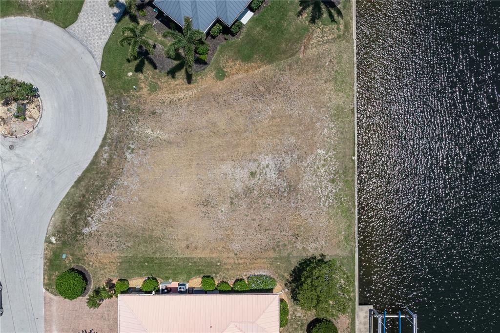 На продажу: $415,000 (0.23 acres)