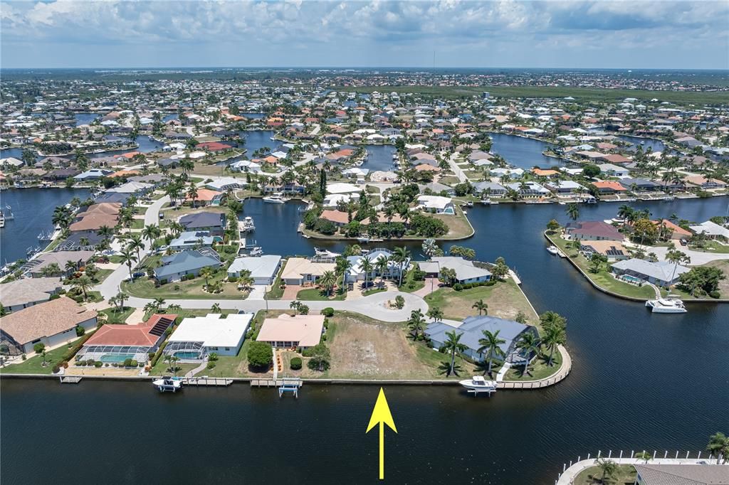 На продажу: $415,000 (0.23 acres)