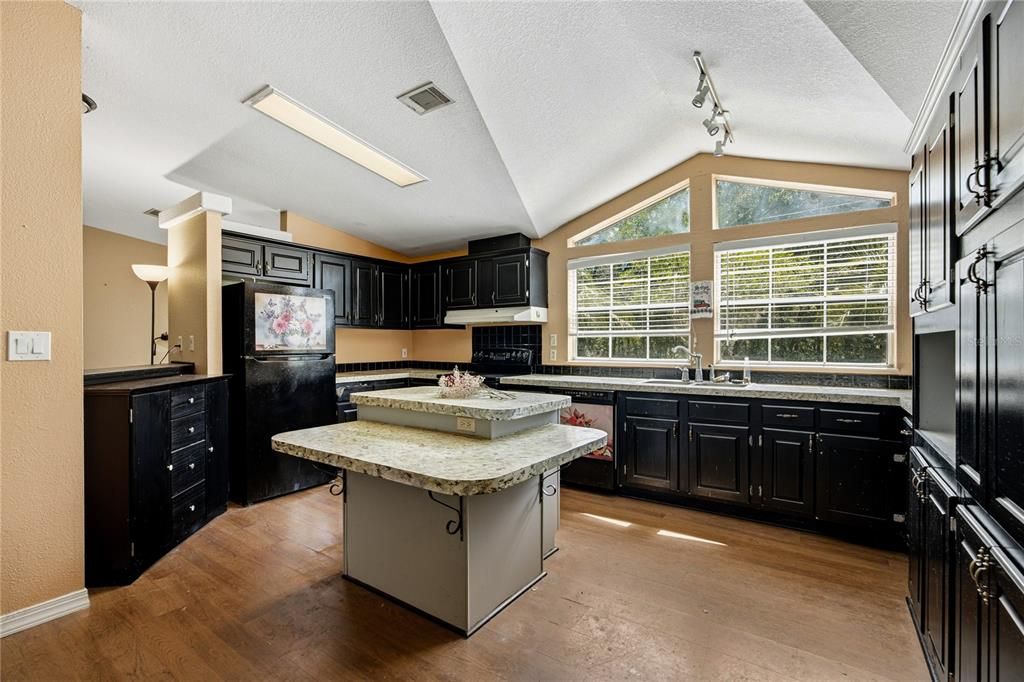For Sale: $149,000 (3 beds, 2 baths, 1620 Square Feet)