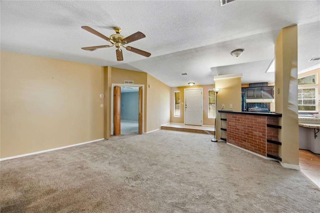 For Sale: $149,000 (3 beds, 2 baths, 1620 Square Feet)
