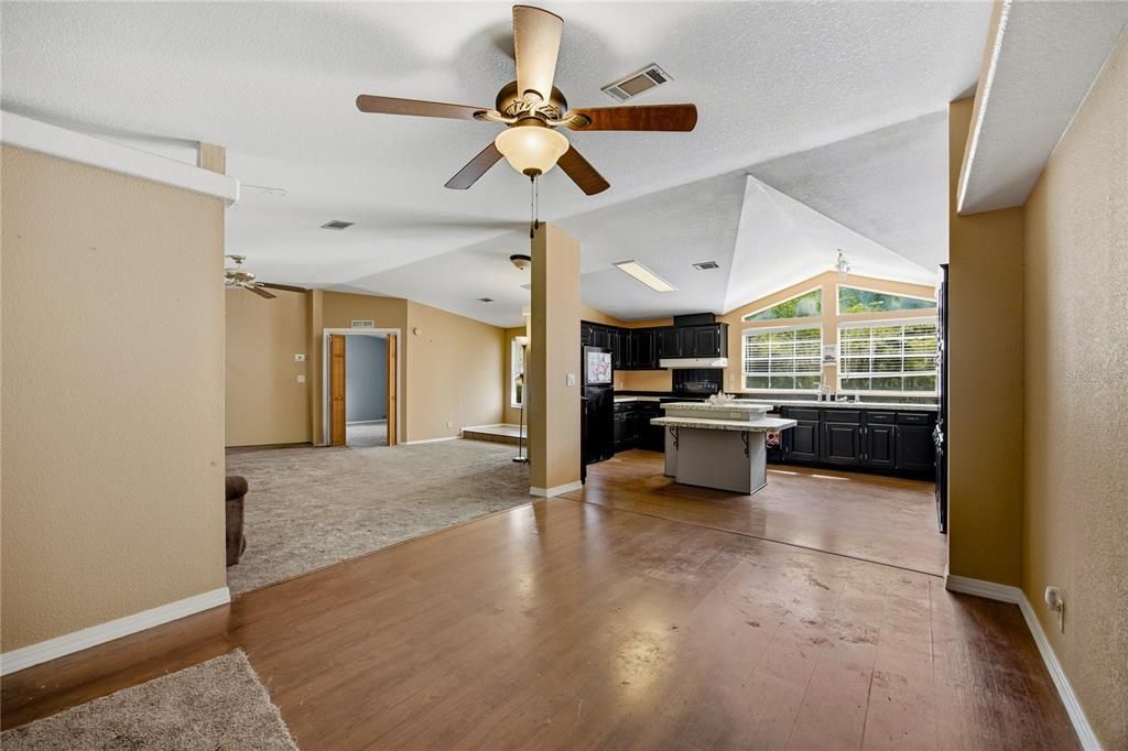 For Sale: $149,000 (3 beds, 2 baths, 1620 Square Feet)
