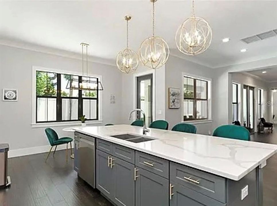 For Rent: $8,295 (4 beds, 5 baths, 3295 Square Feet)