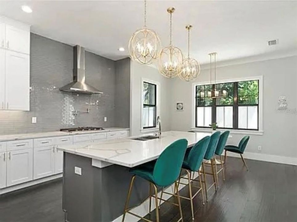 For Rent: $8,295 (4 beds, 5 baths, 3295 Square Feet)