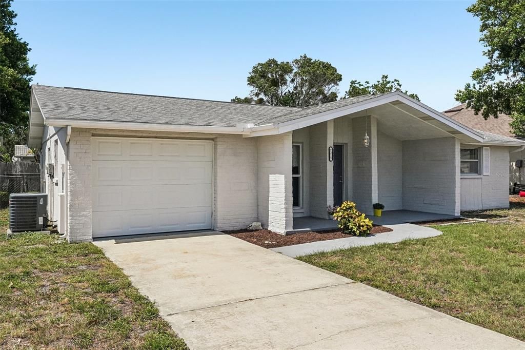 For Sale: $247,900 (2 beds, 2 baths, 1060 Square Feet)
