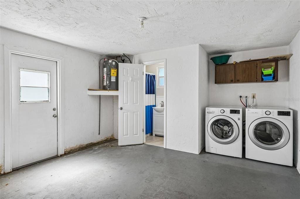 For Sale: $247,900 (2 beds, 2 baths, 1060 Square Feet)