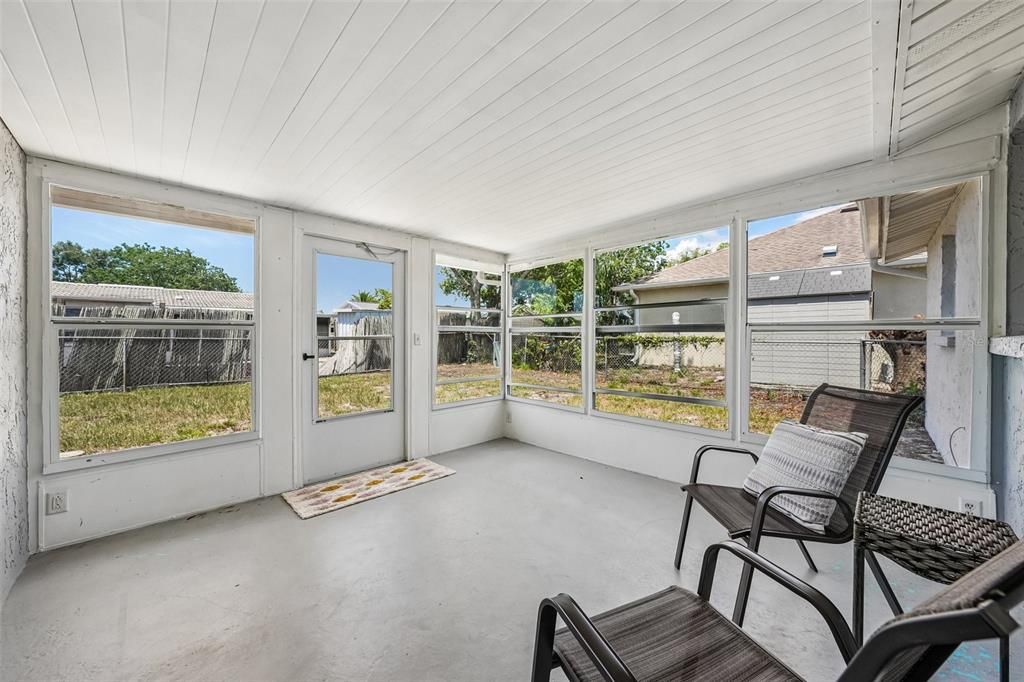 For Sale: $247,900 (2 beds, 2 baths, 1060 Square Feet)