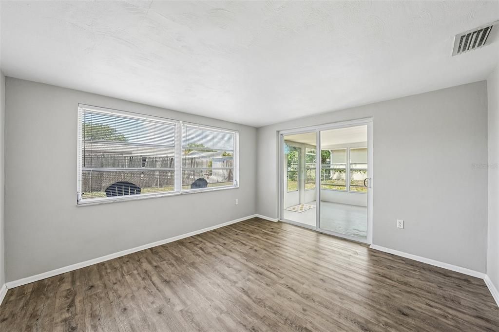 For Sale: $247,900 (2 beds, 2 baths, 1060 Square Feet)