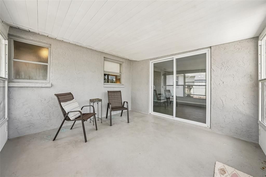 For Sale: $247,900 (2 beds, 2 baths, 1060 Square Feet)