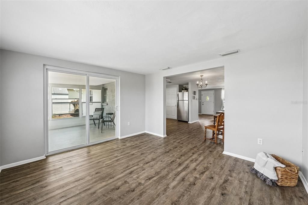 For Sale: $247,900 (2 beds, 2 baths, 1060 Square Feet)