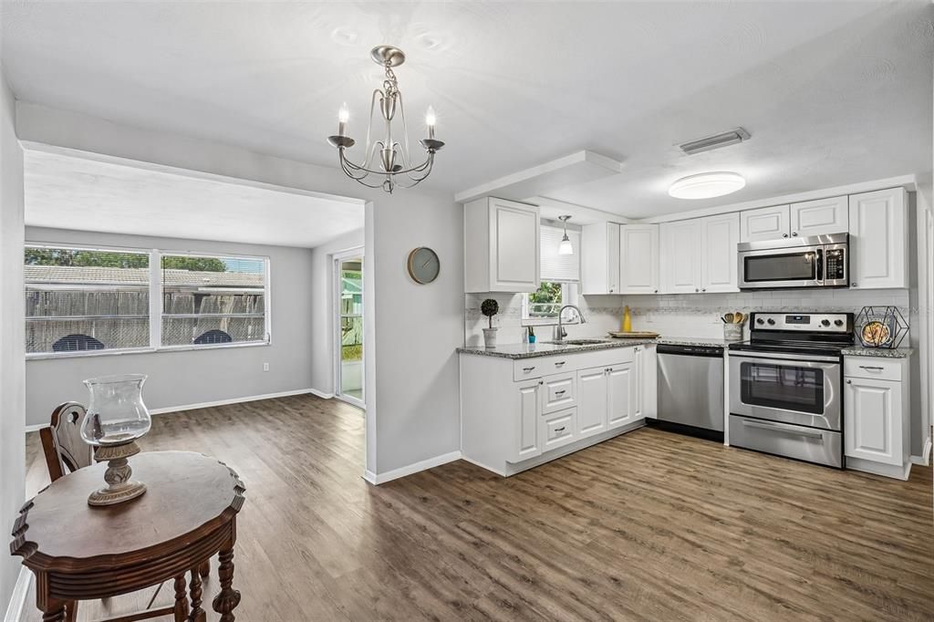 For Sale: $247,900 (2 beds, 2 baths, 1060 Square Feet)