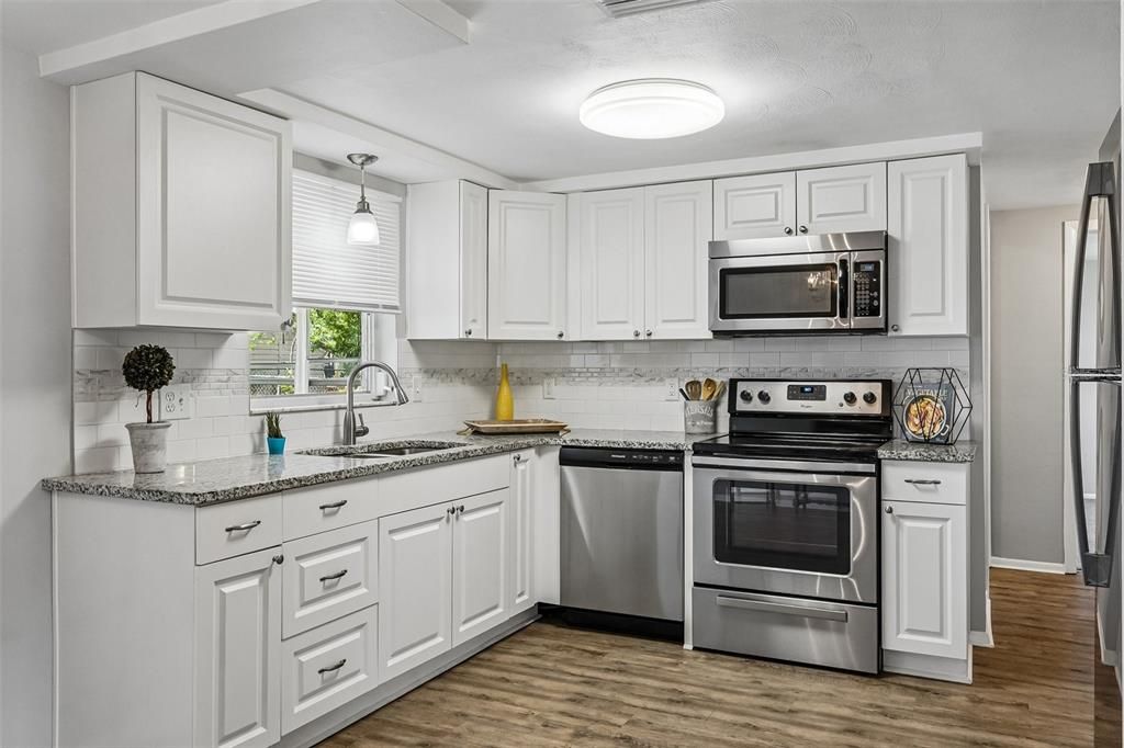 For Sale: $247,900 (2 beds, 2 baths, 1060 Square Feet)
