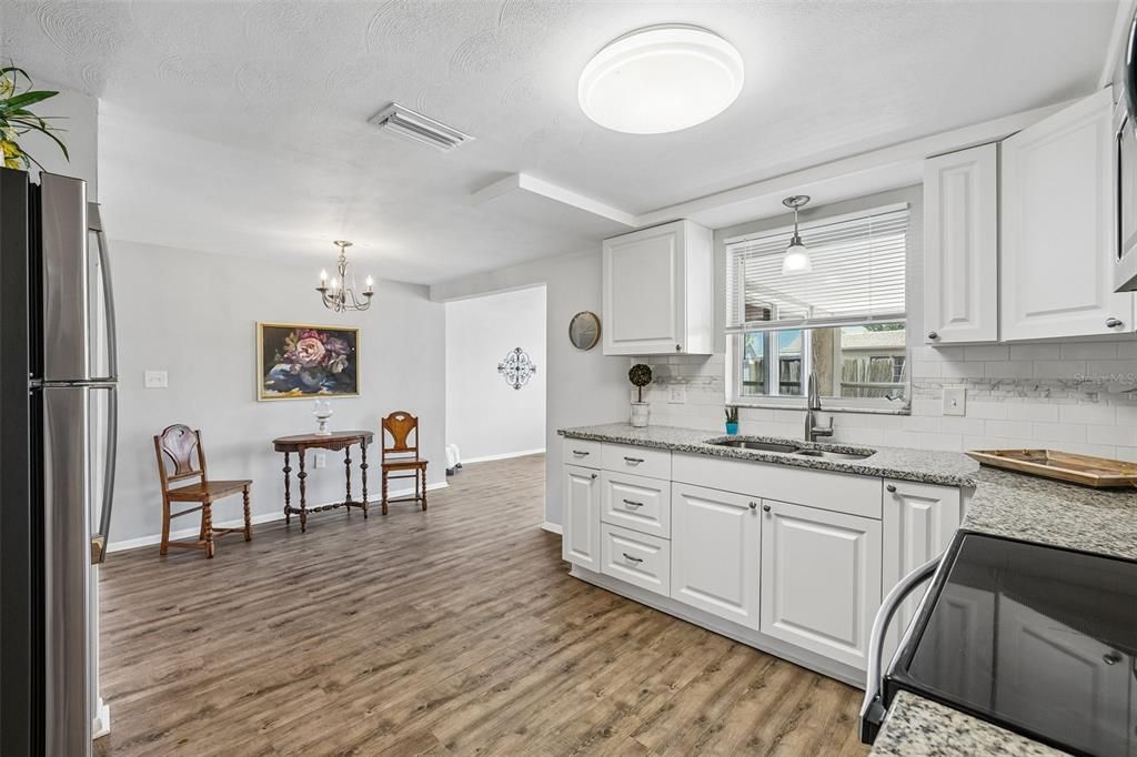 For Sale: $247,900 (2 beds, 2 baths, 1060 Square Feet)
