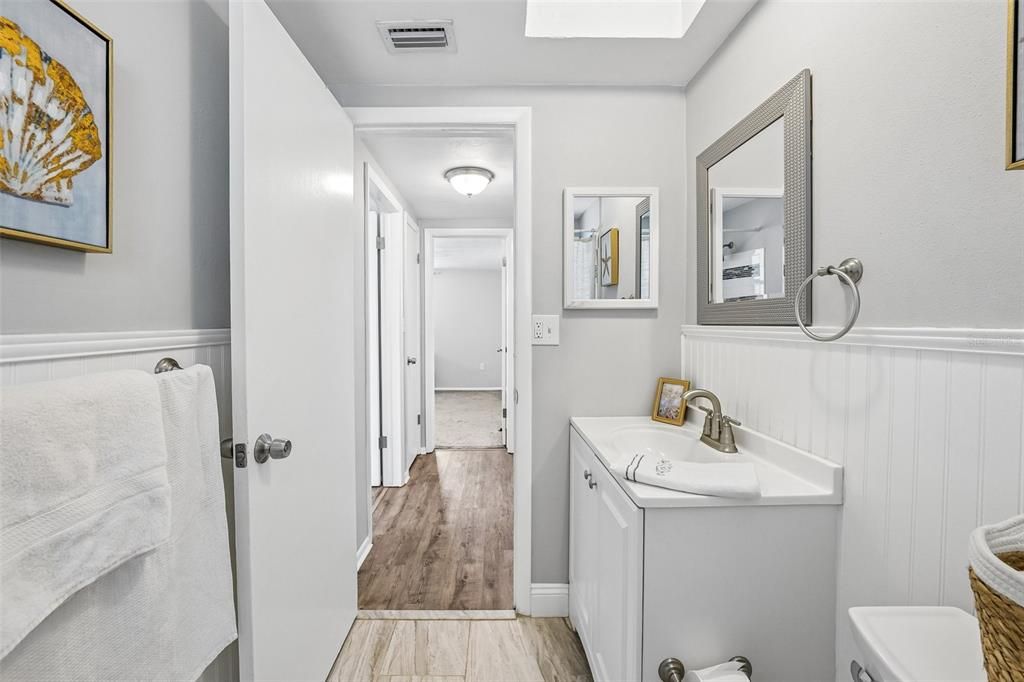For Sale: $247,900 (2 beds, 2 baths, 1060 Square Feet)