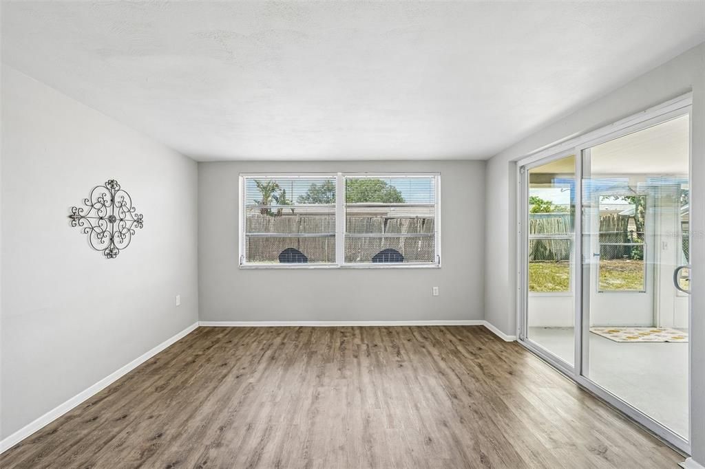 For Sale: $247,900 (2 beds, 2 baths, 1060 Square Feet)