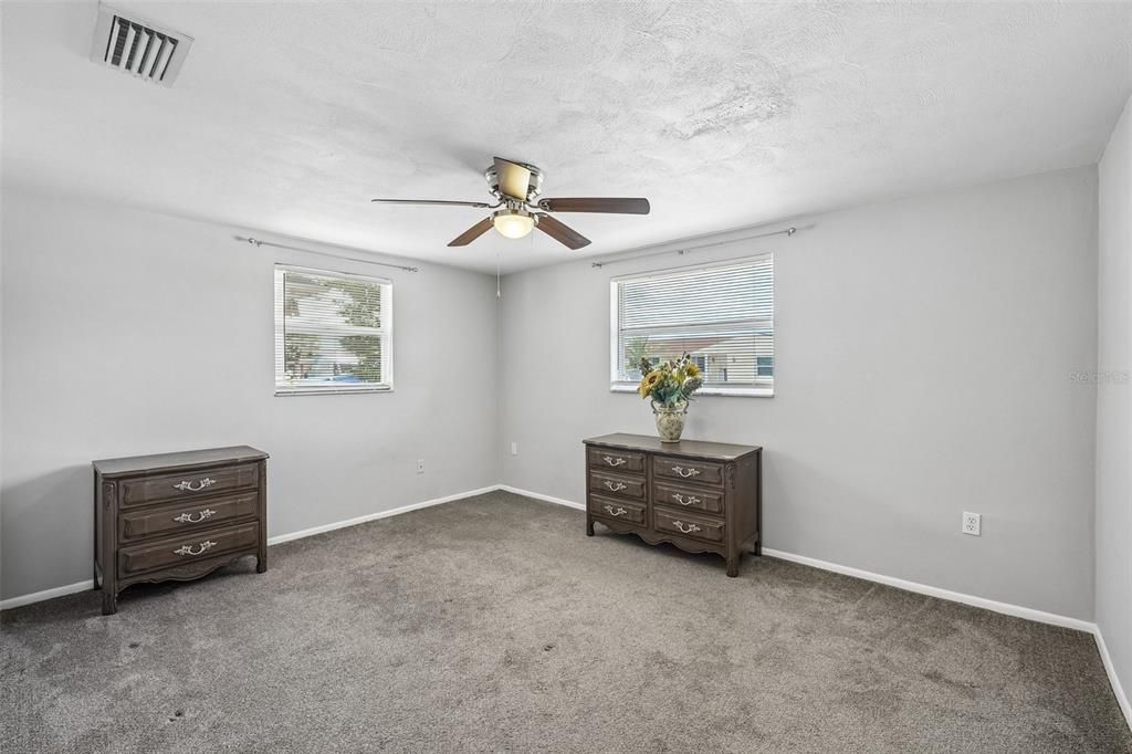 For Sale: $247,900 (2 beds, 2 baths, 1060 Square Feet)