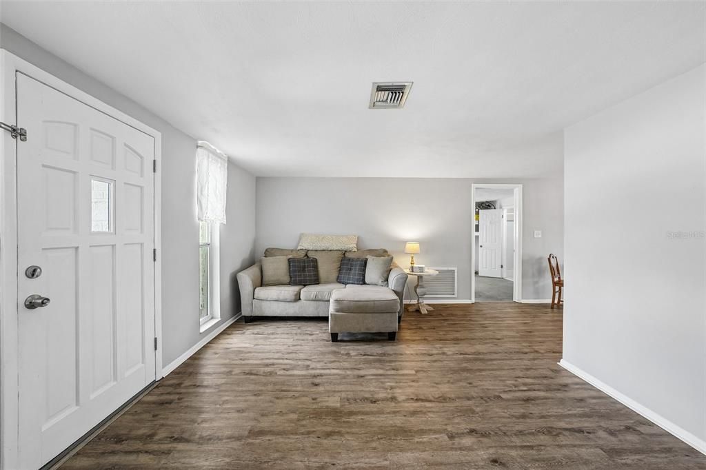 For Sale: $247,900 (2 beds, 2 baths, 1060 Square Feet)