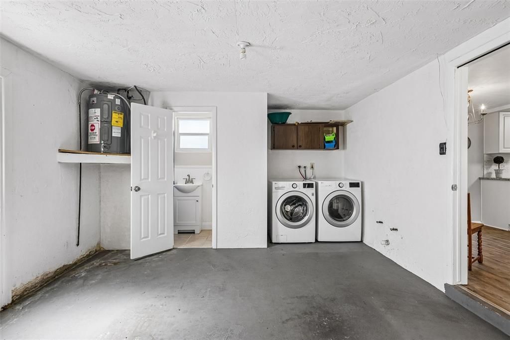 For Sale: $247,900 (2 beds, 2 baths, 1060 Square Feet)