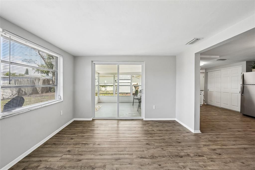 For Sale: $247,900 (2 beds, 2 baths, 1060 Square Feet)
