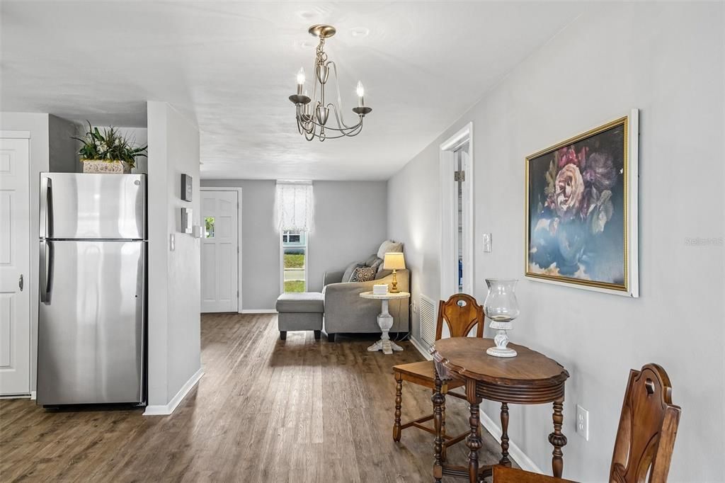 For Sale: $247,900 (2 beds, 2 baths, 1060 Square Feet)