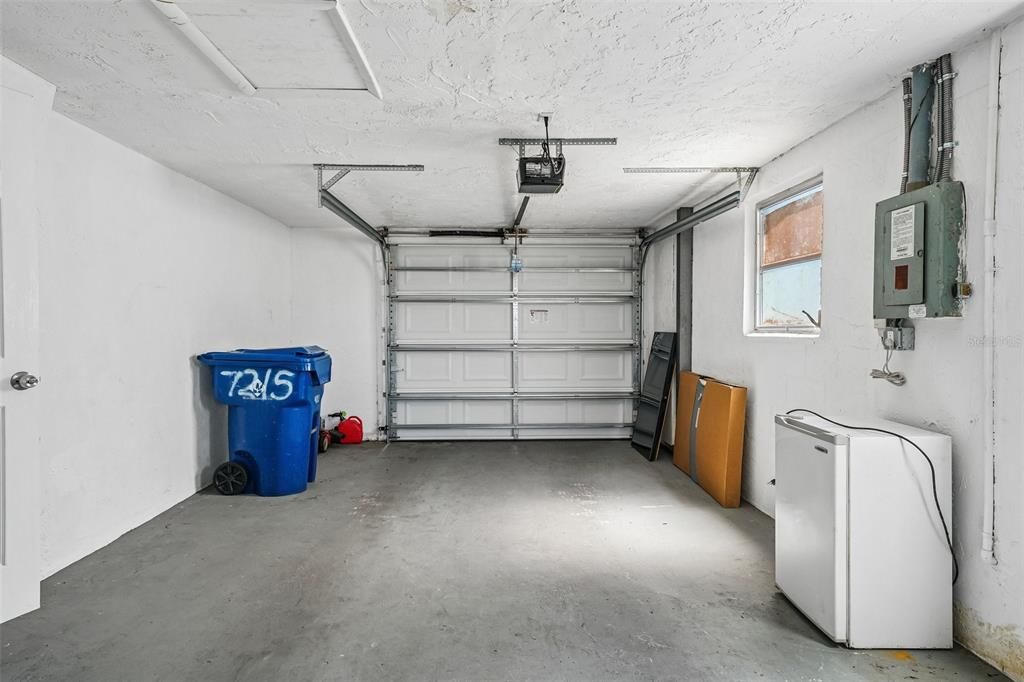 For Sale: $247,900 (2 beds, 2 baths, 1060 Square Feet)