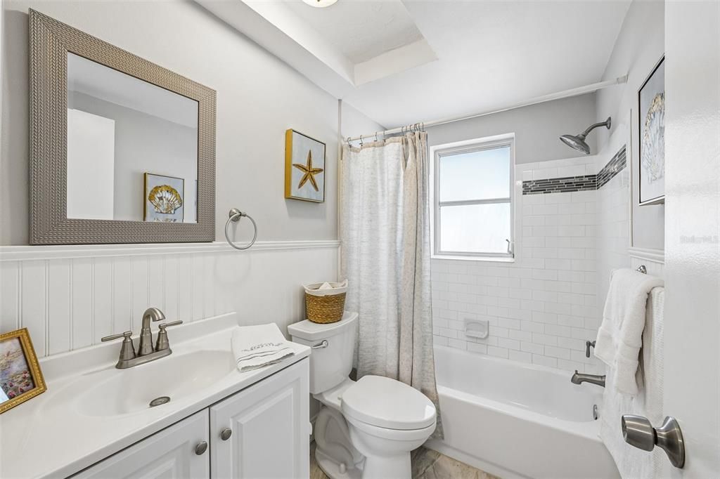 For Sale: $247,900 (2 beds, 2 baths, 1060 Square Feet)