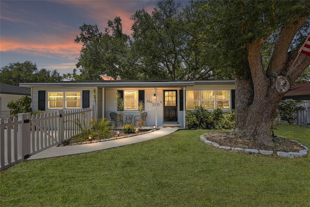 Activo con contrato: $549,990 (4 camas, 3 baños, 1641 Pies cuadrados)