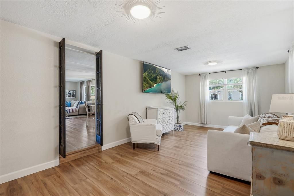 Activo con contrato: $549,990 (4 camas, 3 baños, 1641 Pies cuadrados)