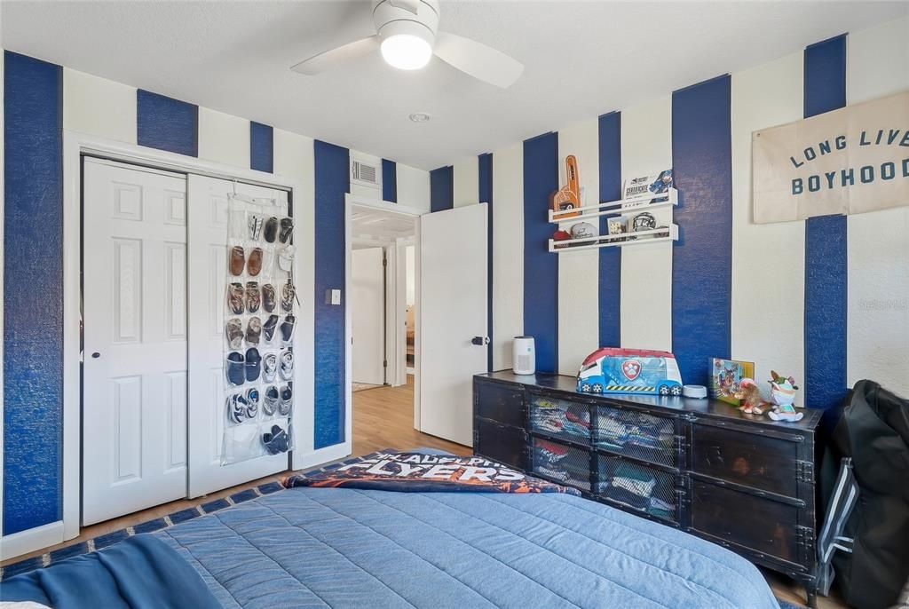 Activo con contrato: $549,990 (4 camas, 3 baños, 1641 Pies cuadrados)