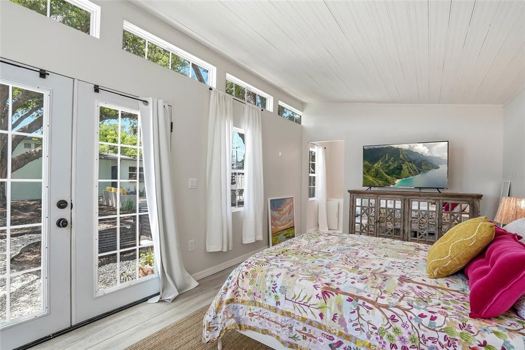 Activo con contrato: $549,990 (4 camas, 3 baños, 1641 Pies cuadrados)