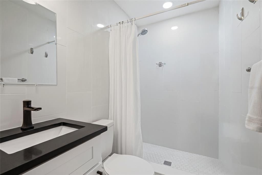 Activo con contrato: $549,990 (4 camas, 3 baños, 1641 Pies cuadrados)